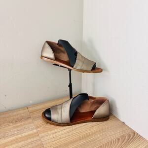 1.STATE Women's Celvin metallic pewter leather open-toe flats Size 9